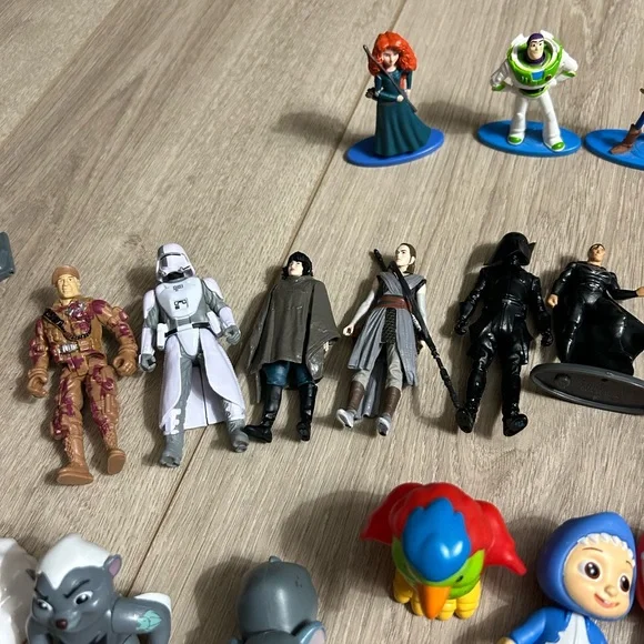 Approx. 30 Used Action & Other Figurines in Good Condition. See Pix. - Picture 12 of 14